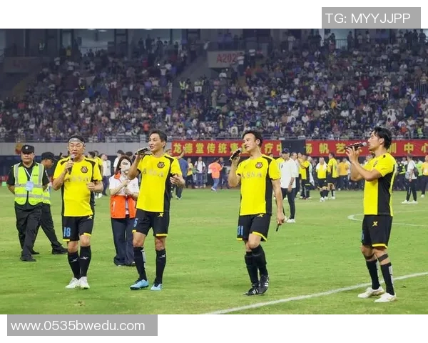 身高1米92的足球明星如何在绿茵场上展现超凡魅力与卓越技巧