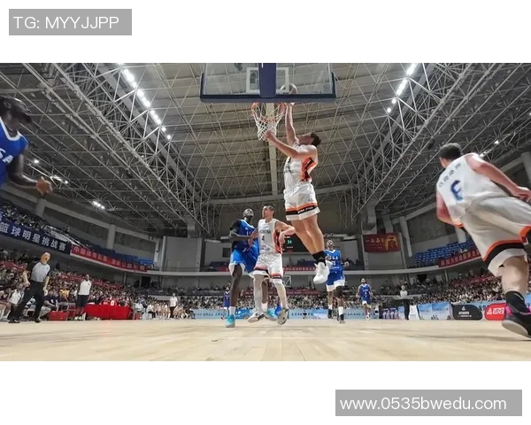 南京篮球队与武汉篮球队赛后复盘团队协作的精彩瞬间与战术分析